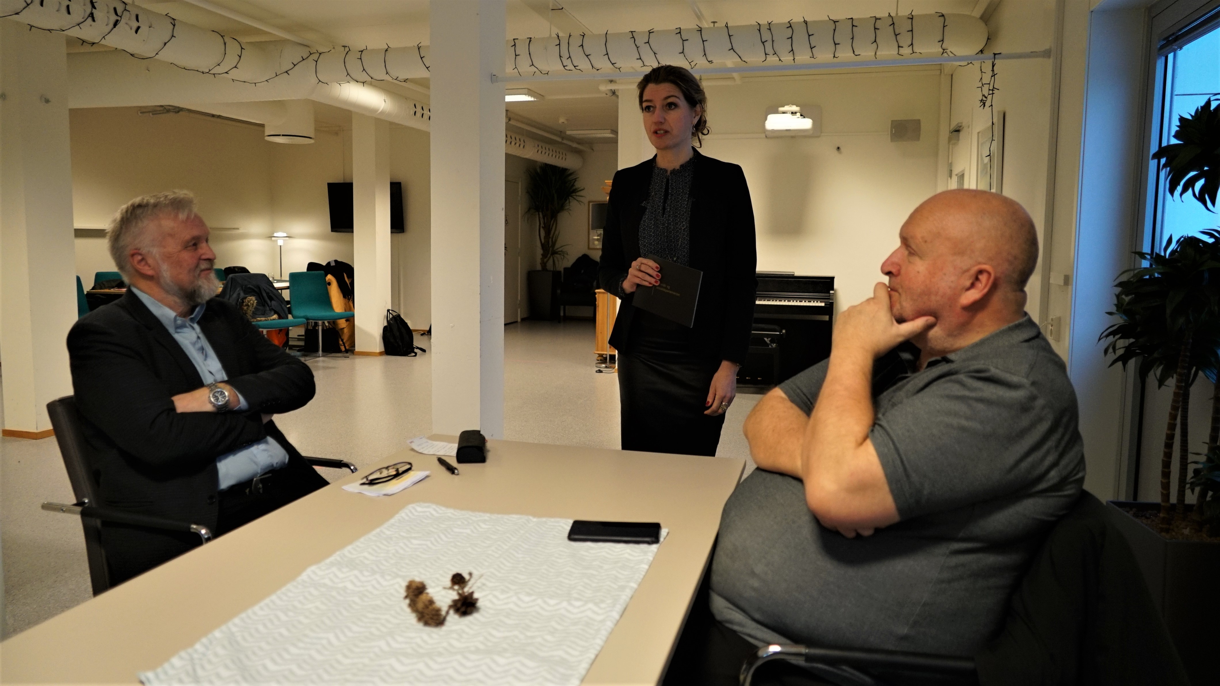 Fra venstre: Jann Aasbak, organisasjonssjef i HELT MED, Guro Angell Gimse (H), statssekretær i arbeids- og sosialdepartementet og Kjetil Utne (H), medlem i arbeids- og sosialkomiteen i Trondheim kommune.